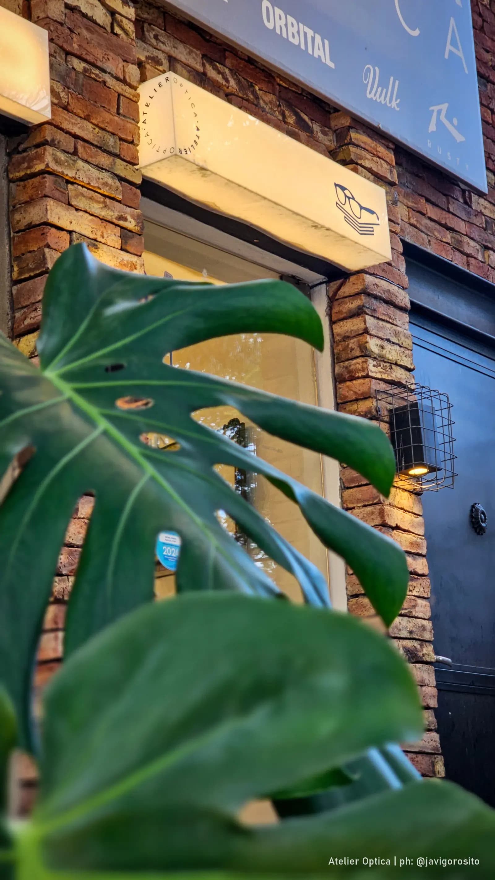 Fachada de Atelier Óptica en Cerro de las Rosas, Córdoba