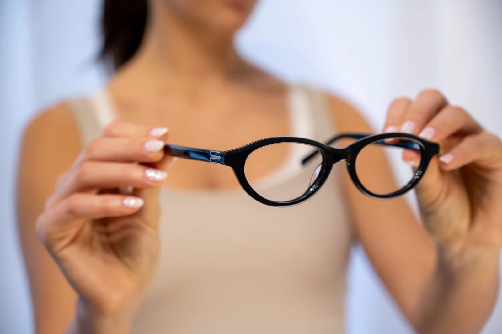 ATELIER Calipso Oval Negro Try-On
