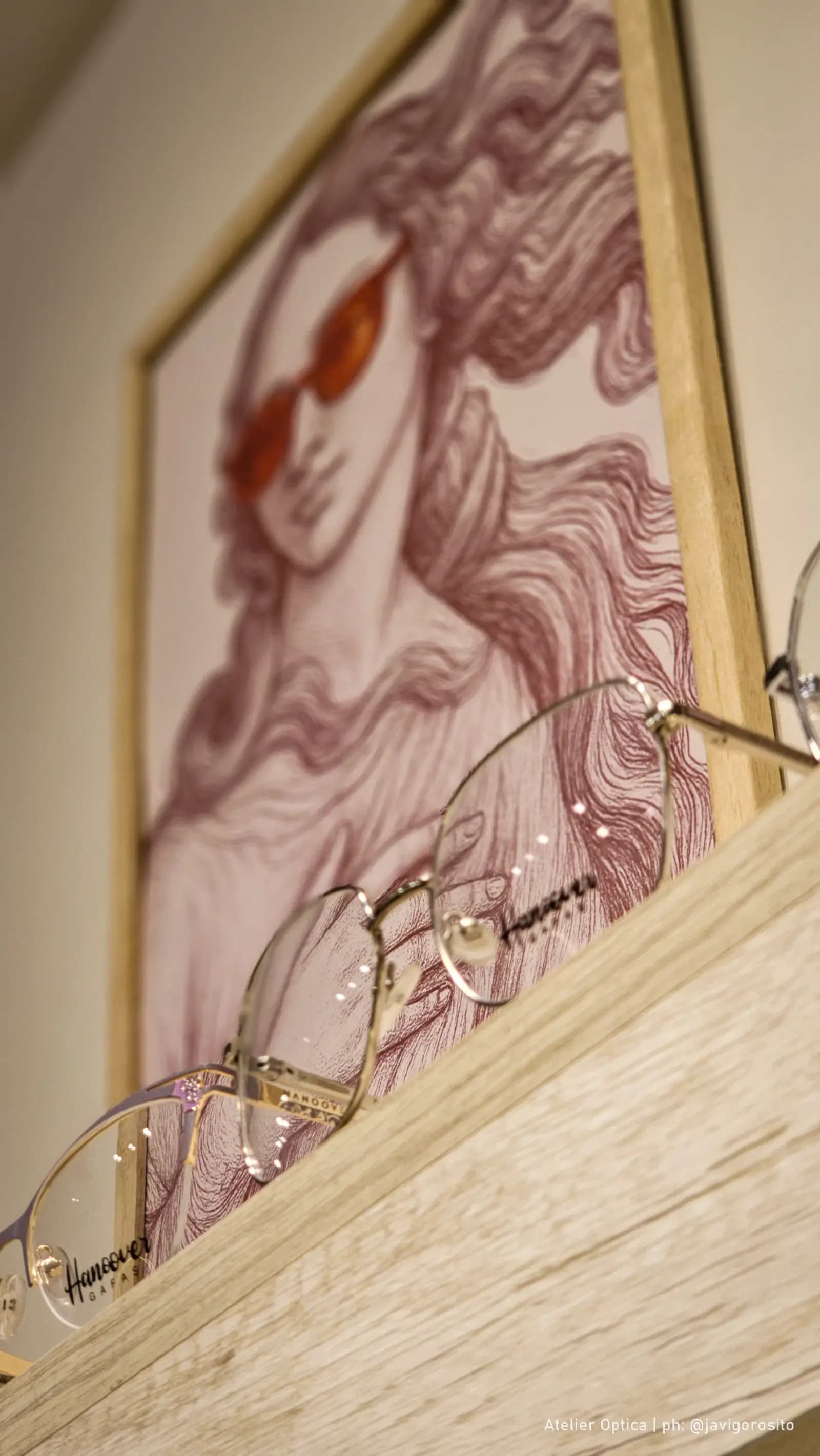 Cuadro del Nacimiento de Venus con lentes rojos y armazones Hanover