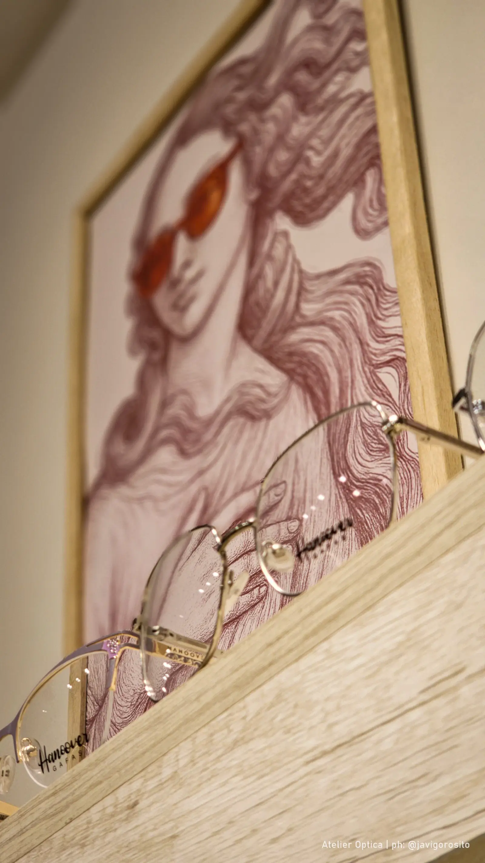 Cuadro del Nacimiento de Venus con lentes rojos y armazones Hanover